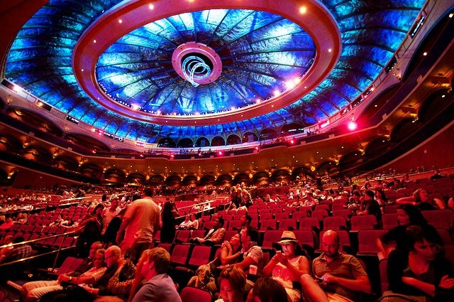 O Cirque Du Soleil Show in Las Vegas - Bellagio